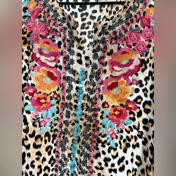 savannah jane embroidery 3/4 sleeve top shirt size small cheetah print - Picture 4 of 6